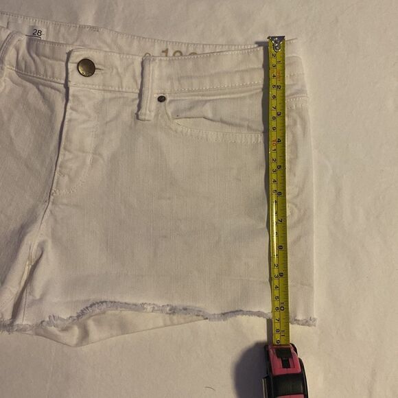 Gap 1969 Summer Cutoff Denim Shorts in White Size 28 NWOT - Picture 9 of 12